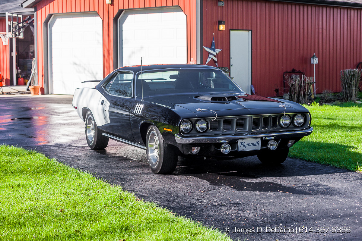 A 1971 Hemi Cudda photographed Friday April 1, 2016. (© James D. DeCamp | http://www.JamesDeCamp.com | 614-367-6366)