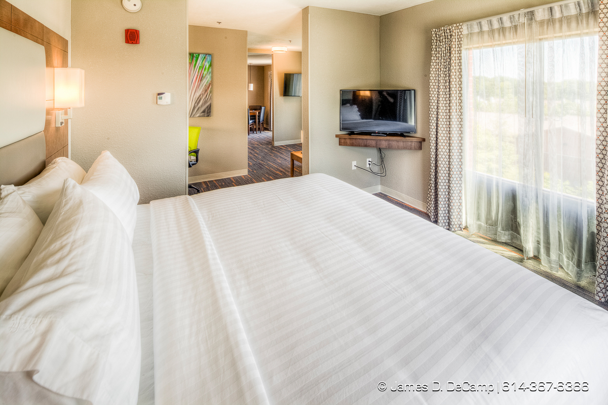 Westlake Holiday Inn & Suites photographed Tuesday July 26, 2016. (© James D. DeCamp | http://www.JamesDeCamp.com | 614-367-6366)